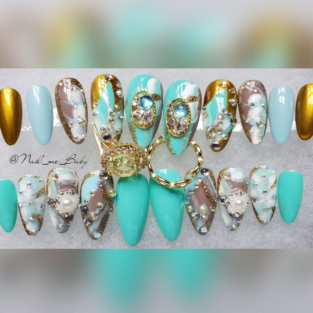 Luxurious Gel press-on Nails and rings